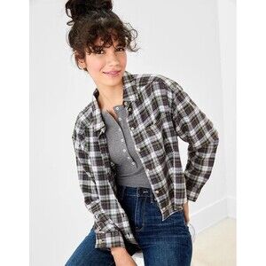 NWT American Eagle Cozy Cabin Cropped Flannel Green Button Down Shirt Sz. Medium